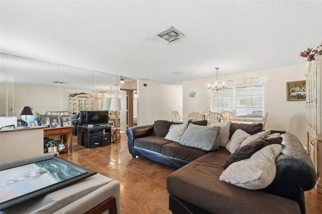 636 Tessier Court Tarpon Springs FL 34689