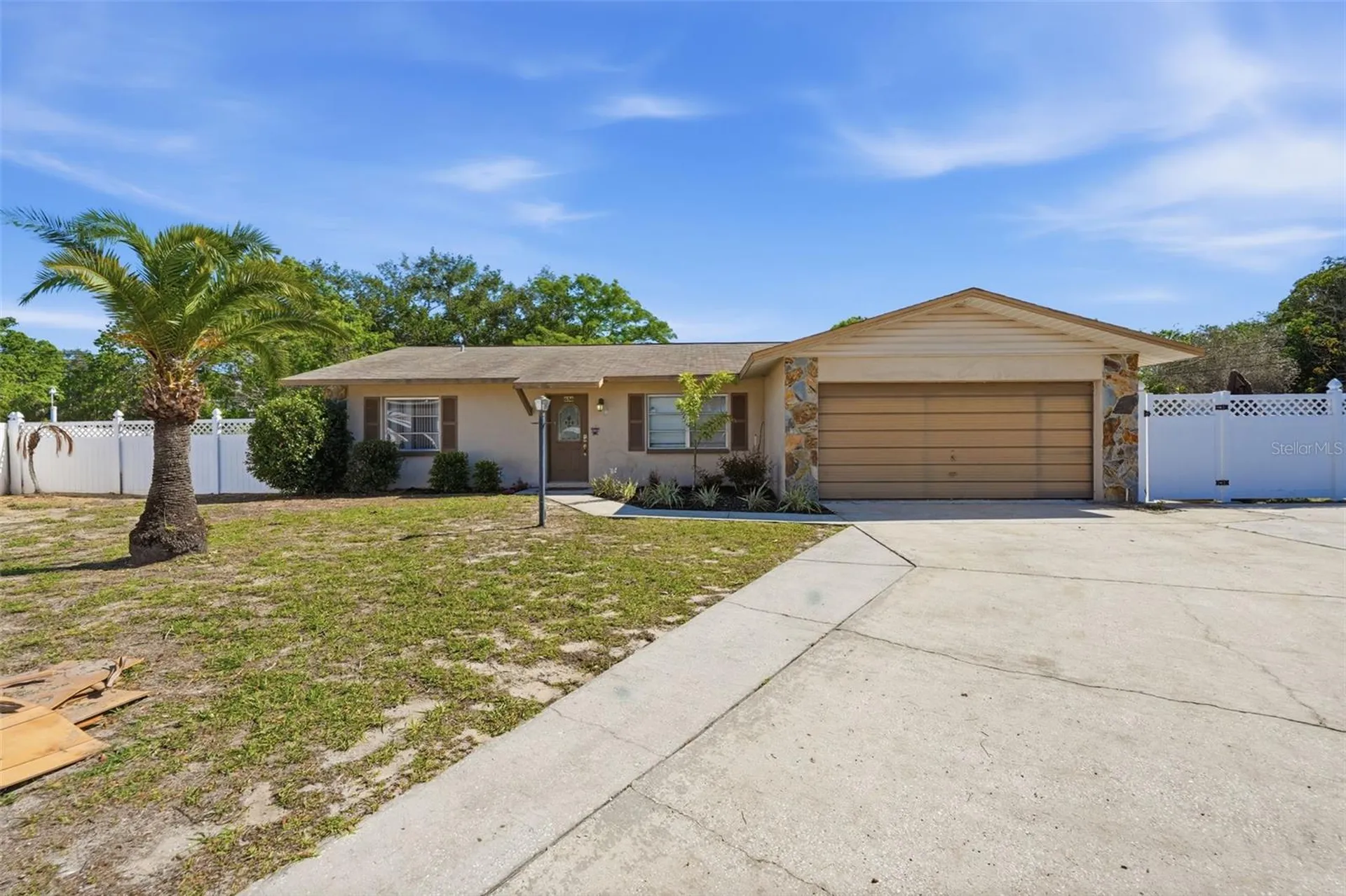 636 Tessier Court Tarpon Springs FL 34689