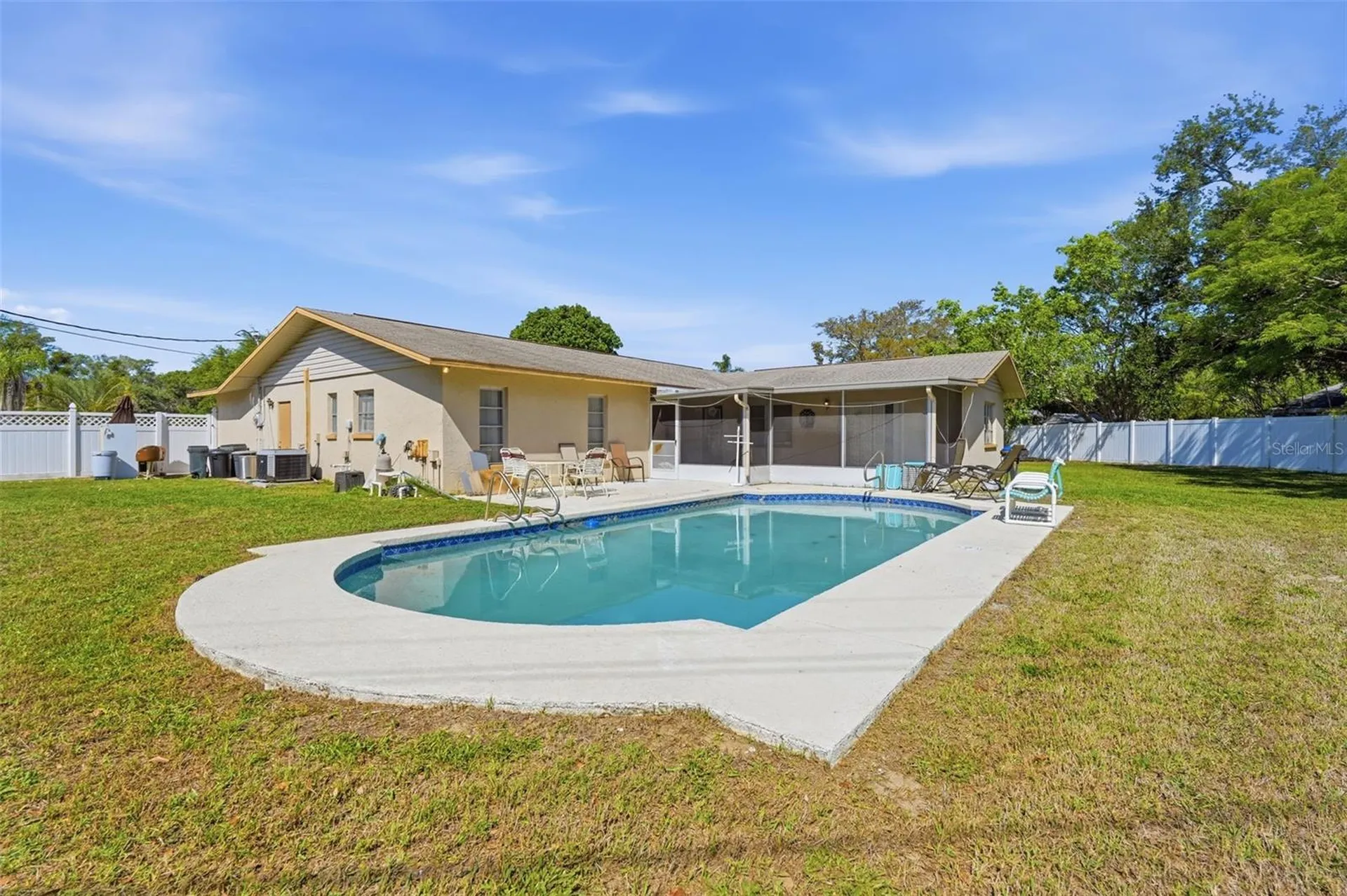 636 Tessier Court Tarpon Springs FL 34689