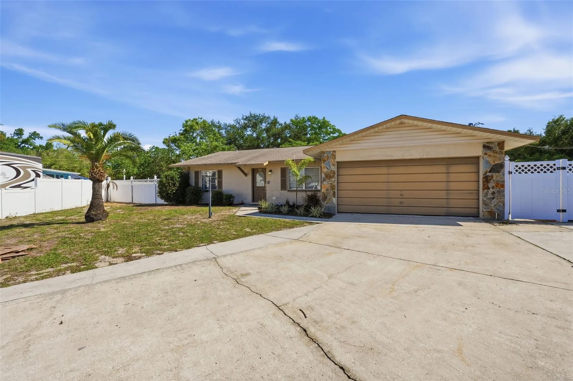 636 Tessier Court Tarpon Springs FL 34689