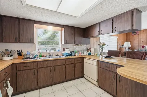 636 Tessier Court Tarpon Springs FL 34689