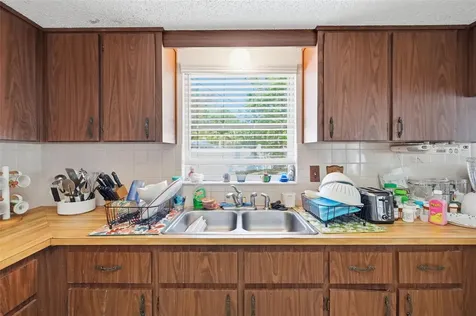 636 Tessier Court Tarpon Springs FL 34689