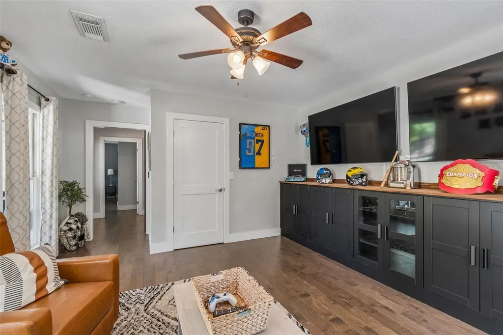 4528 W Woodmere Road Tampa FL 33609