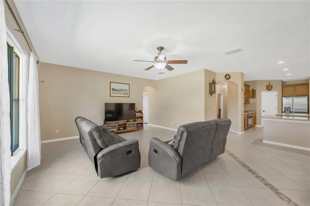 9313 Lisbon Street Seffner FL 33584