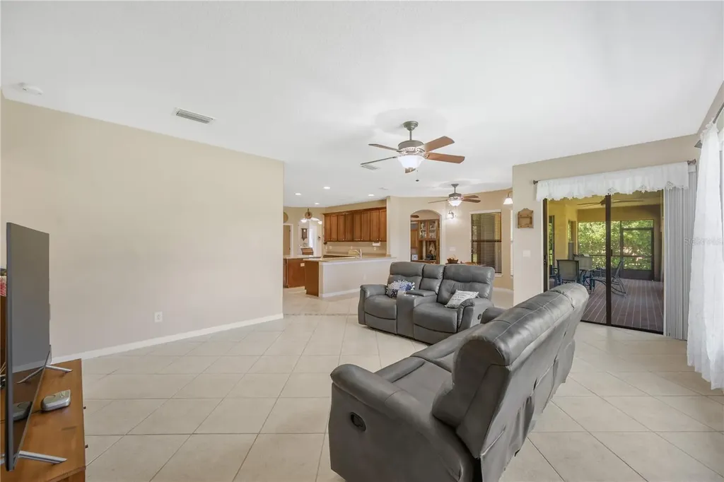 9313 Lisbon Street Seffner FL 33584