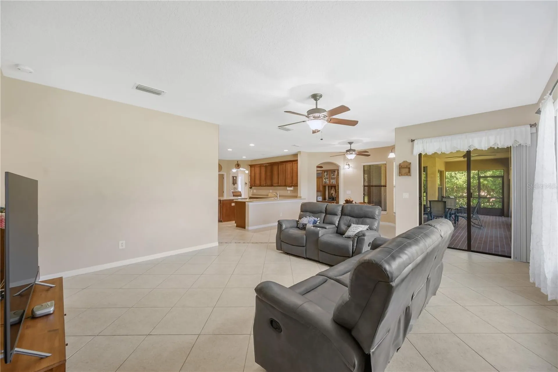 9313 Lisbon Street Seffner FL 33584