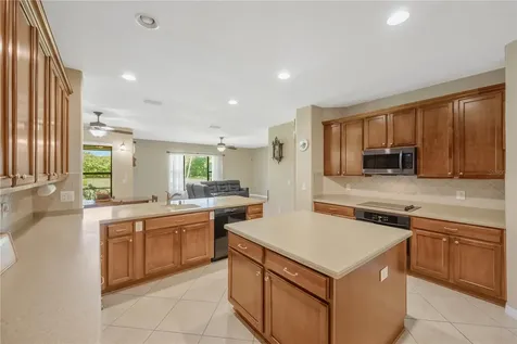 9313 Lisbon Street Seffner FL 33584