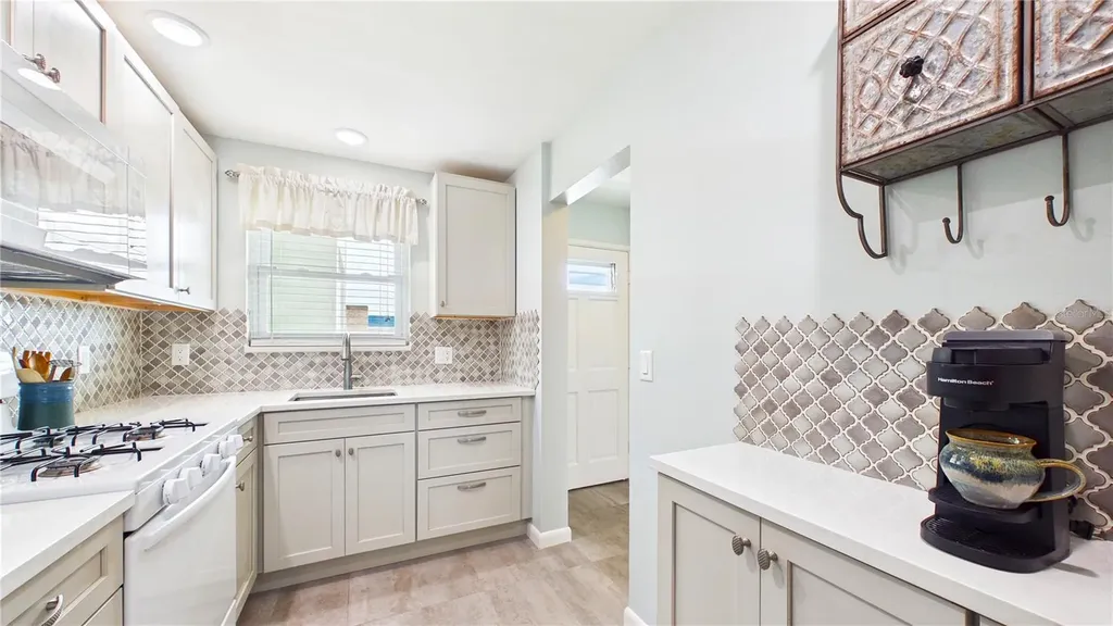 5935 30th Avenue S Gulfport FL 33707