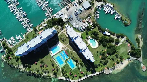 7H Cond. Isleta Marina II Fajardo PR 00738
