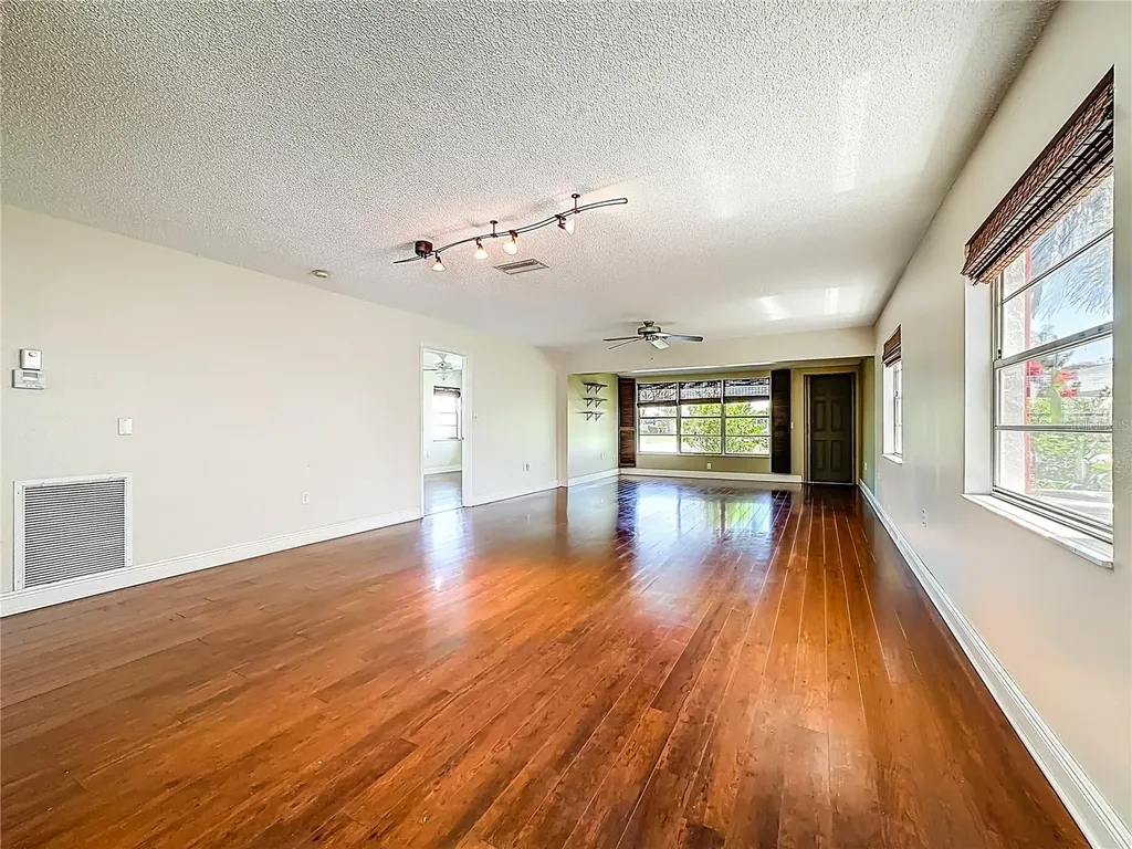 4523 W Independence Drive Bradenton FL 34210
