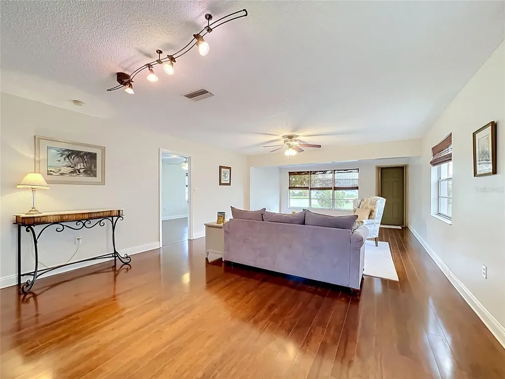 4523 W Independence Drive Bradenton FL 34210
