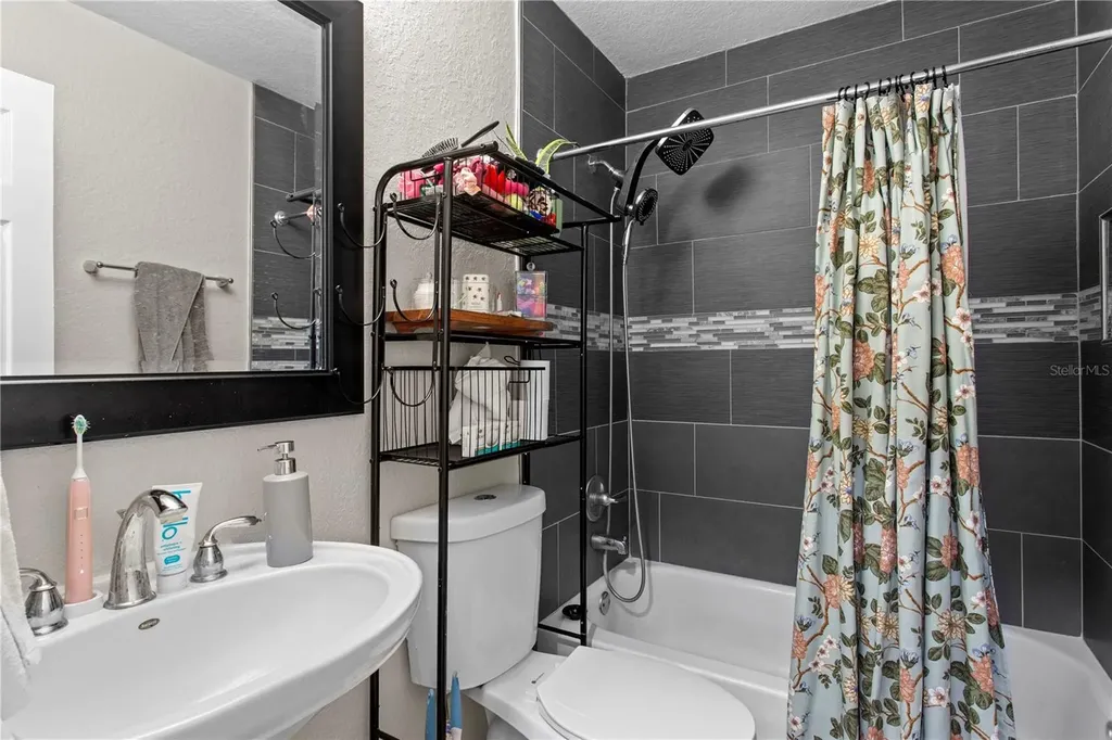 4215 W Bay Vista Avenue Tampa FL 33611