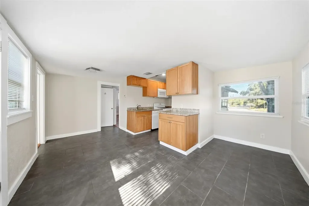 2010 30th Ave North Avenue N St Petersburg FL 33713
