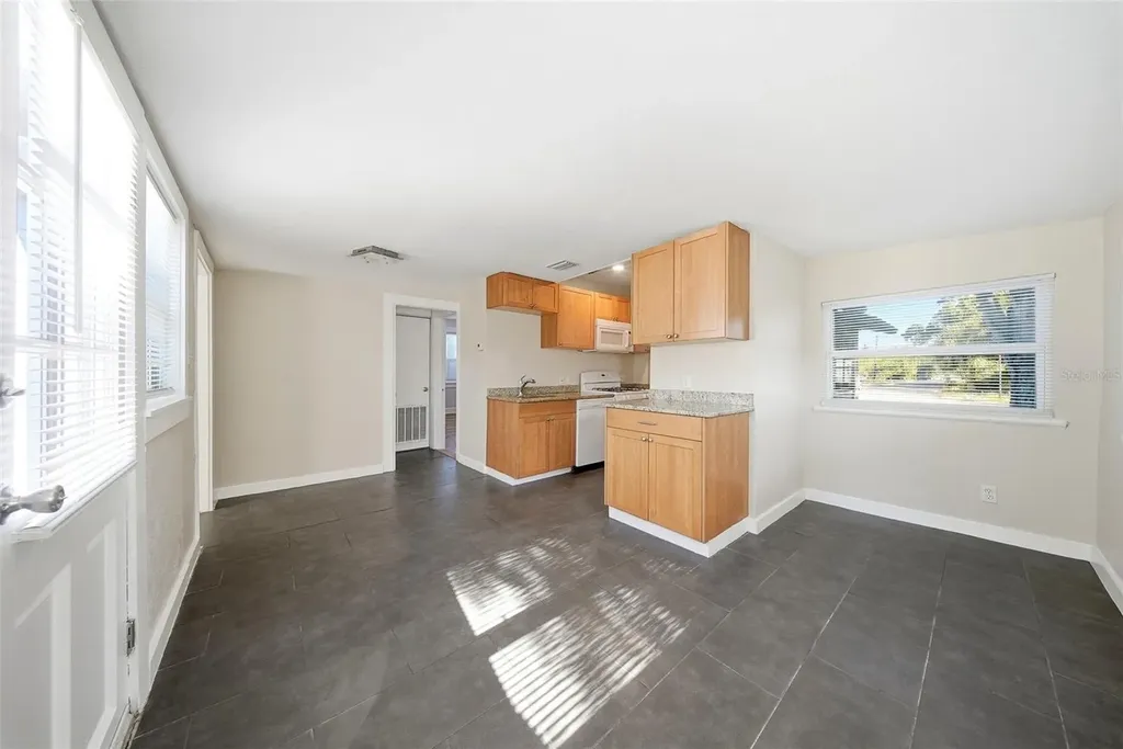 2010 30th Ave North Avenue N St Petersburg FL 33713