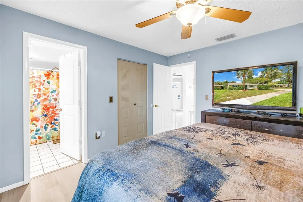 7249 56th Avenue N St Petersburg FL 33709