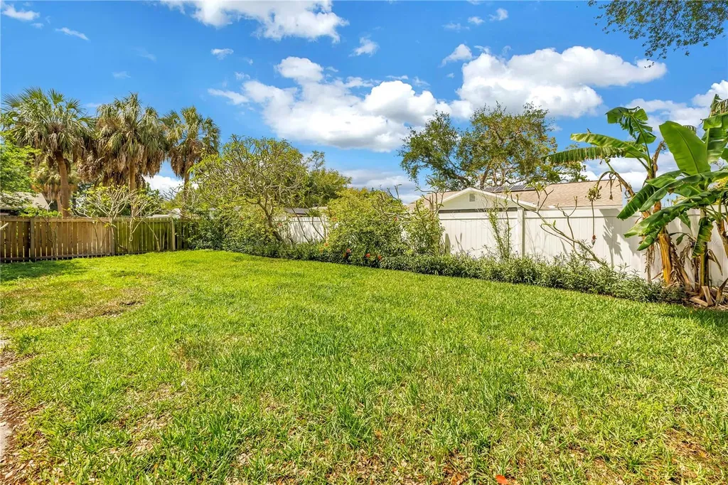 7249 56th Avenue N St Petersburg FL 33709