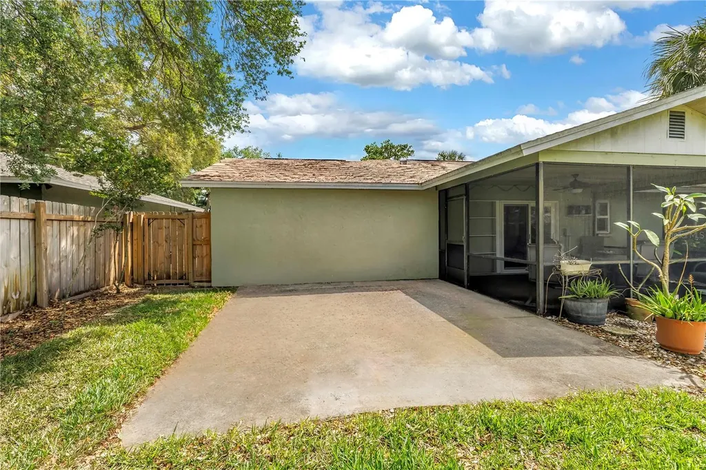 7249 56th Avenue N St Petersburg FL 33709