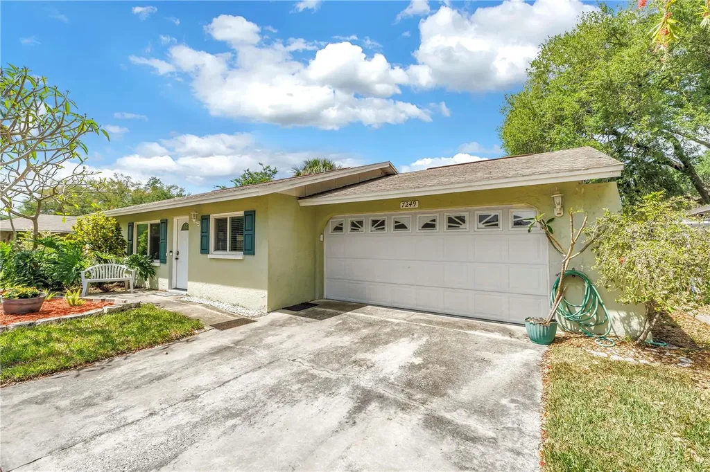 7249 56th Avenue N St Petersburg FL 33709