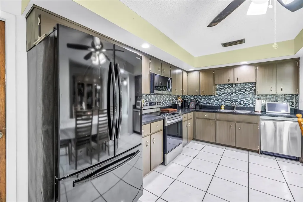 7249 56th Avenue N St Petersburg FL 33709