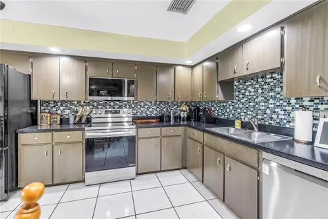 7249 56th Avenue N St Petersburg FL 33709