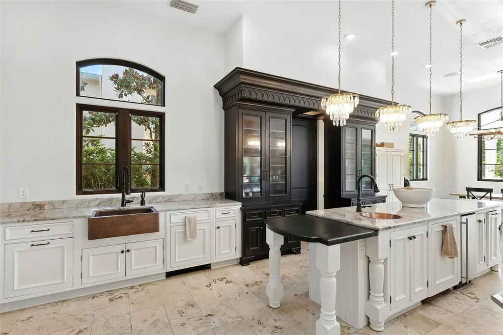 4555 W Swann Avenue Tampa FL 33609