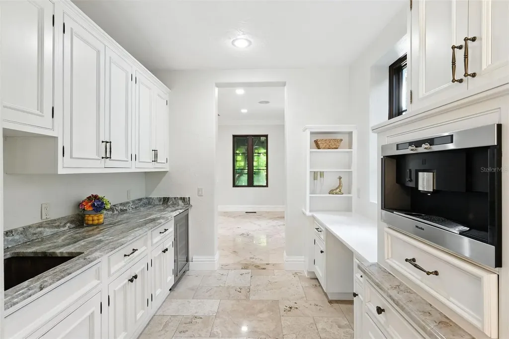 4555 W Swann Avenue Tampa FL 33609
