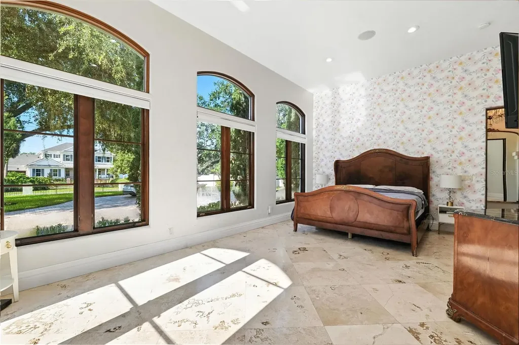 4555 W Swann Avenue Tampa FL 33609