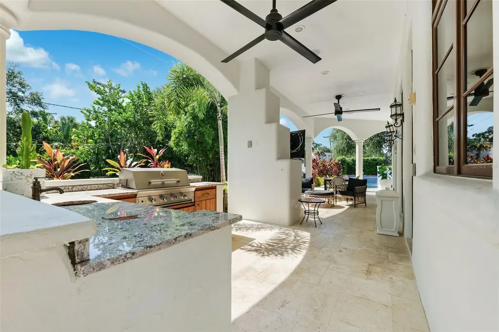 4555 W Swann Avenue Tampa FL 33609