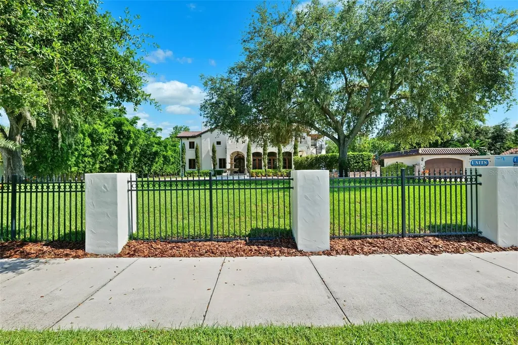 4555 W Swann Avenue Tampa FL 33609