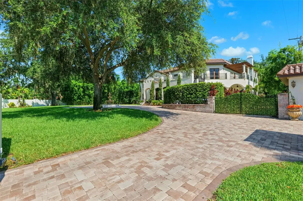 4555 W Swann Avenue Tampa FL 33609