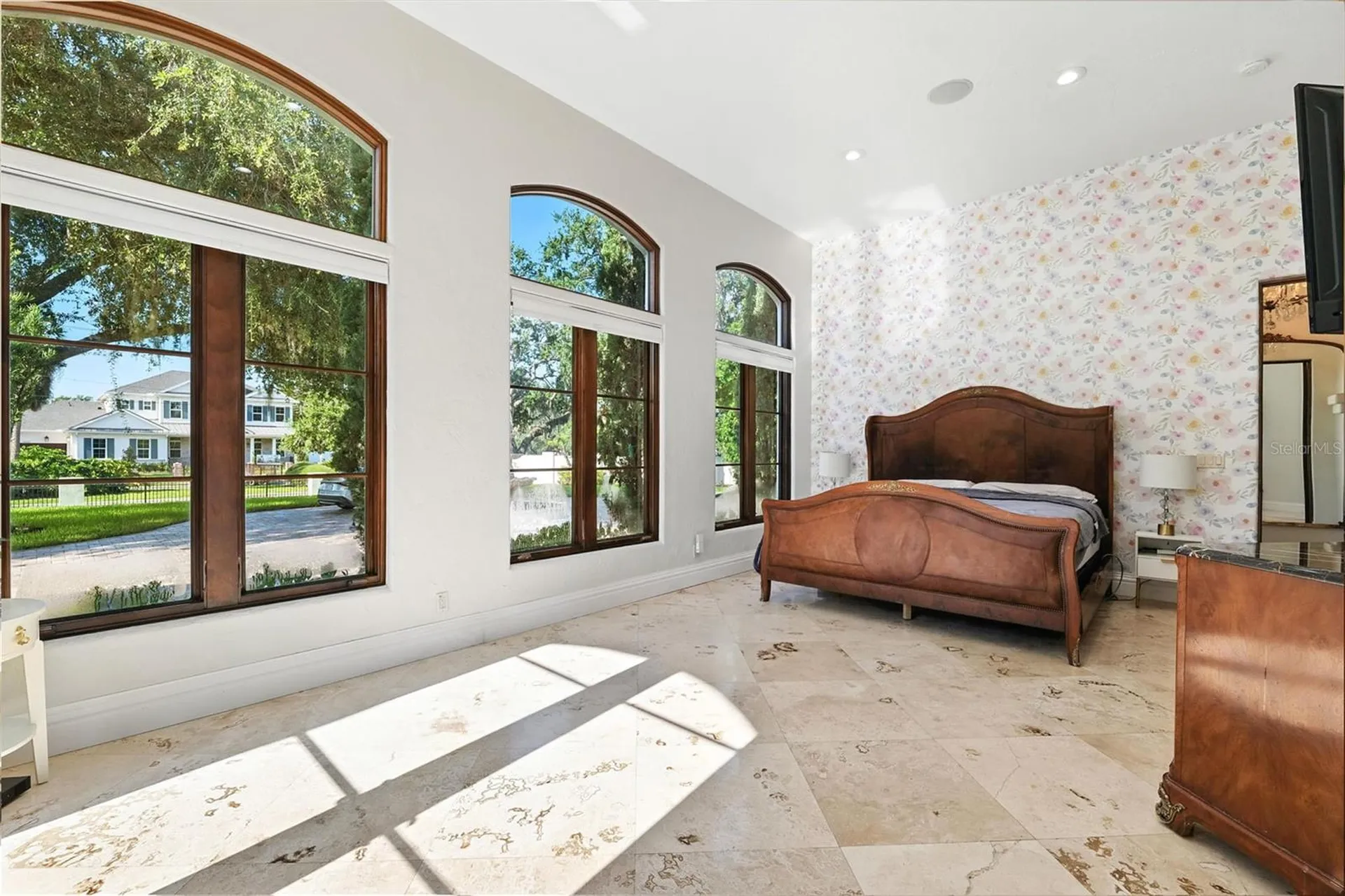 4555 W Swann Avenue Tampa FL 33609