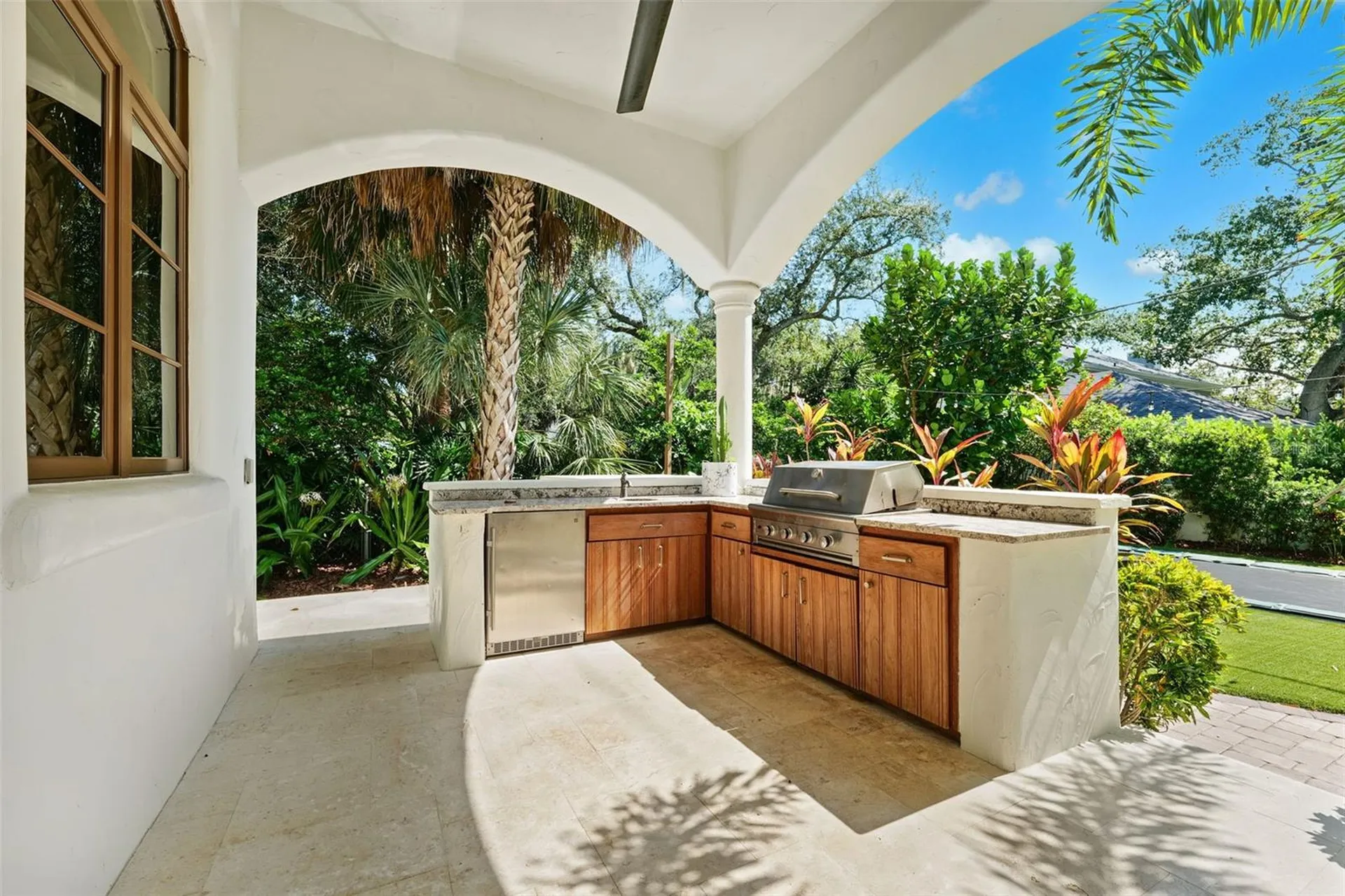 4555 W Swann Avenue Tampa FL 33609