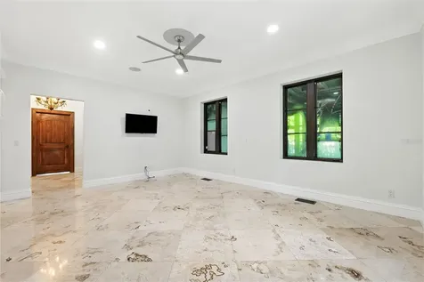 4555 W Swann Avenue Tampa FL 33609