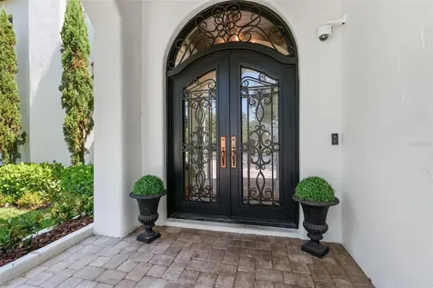 4555 W Swann Avenue Tampa FL 33609