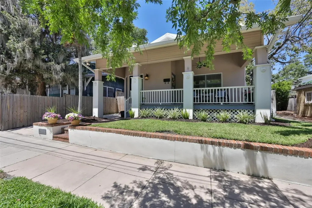 1615 W Watrous Avenue Tampa FL 33606