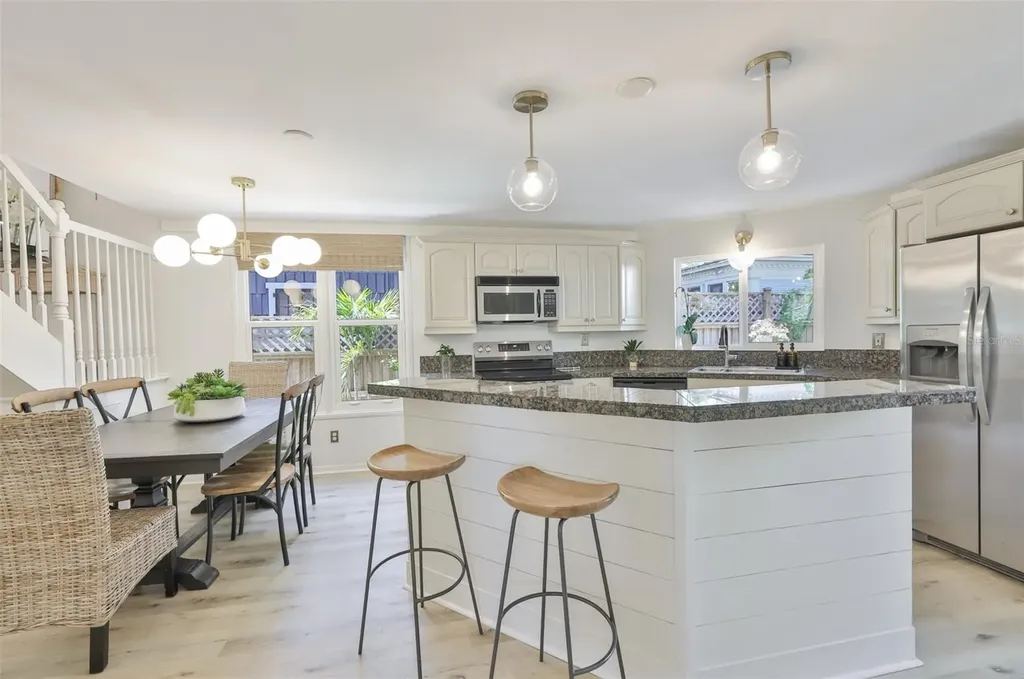 1615 W Watrous Avenue Tampa FL 33606
