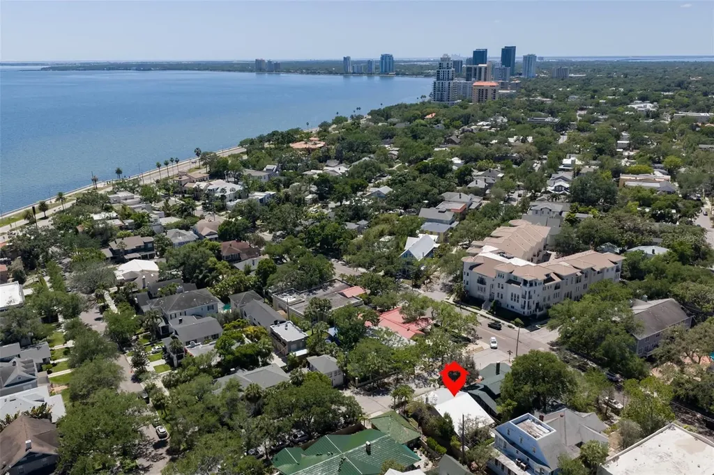 1615 W Watrous Avenue Tampa FL 33606