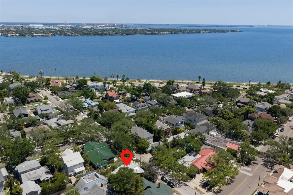 1615 W Watrous Avenue Tampa FL 33606