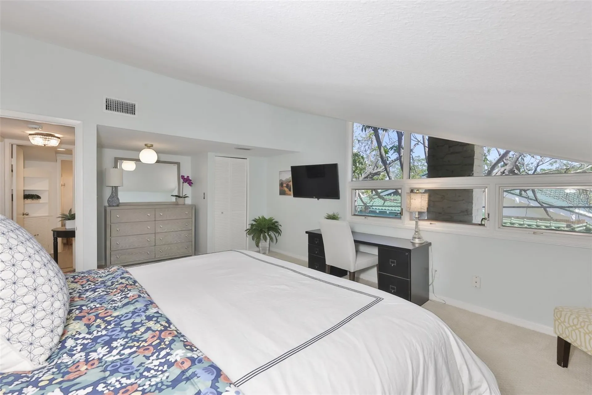 1615 W Watrous Avenue Tampa FL 33606