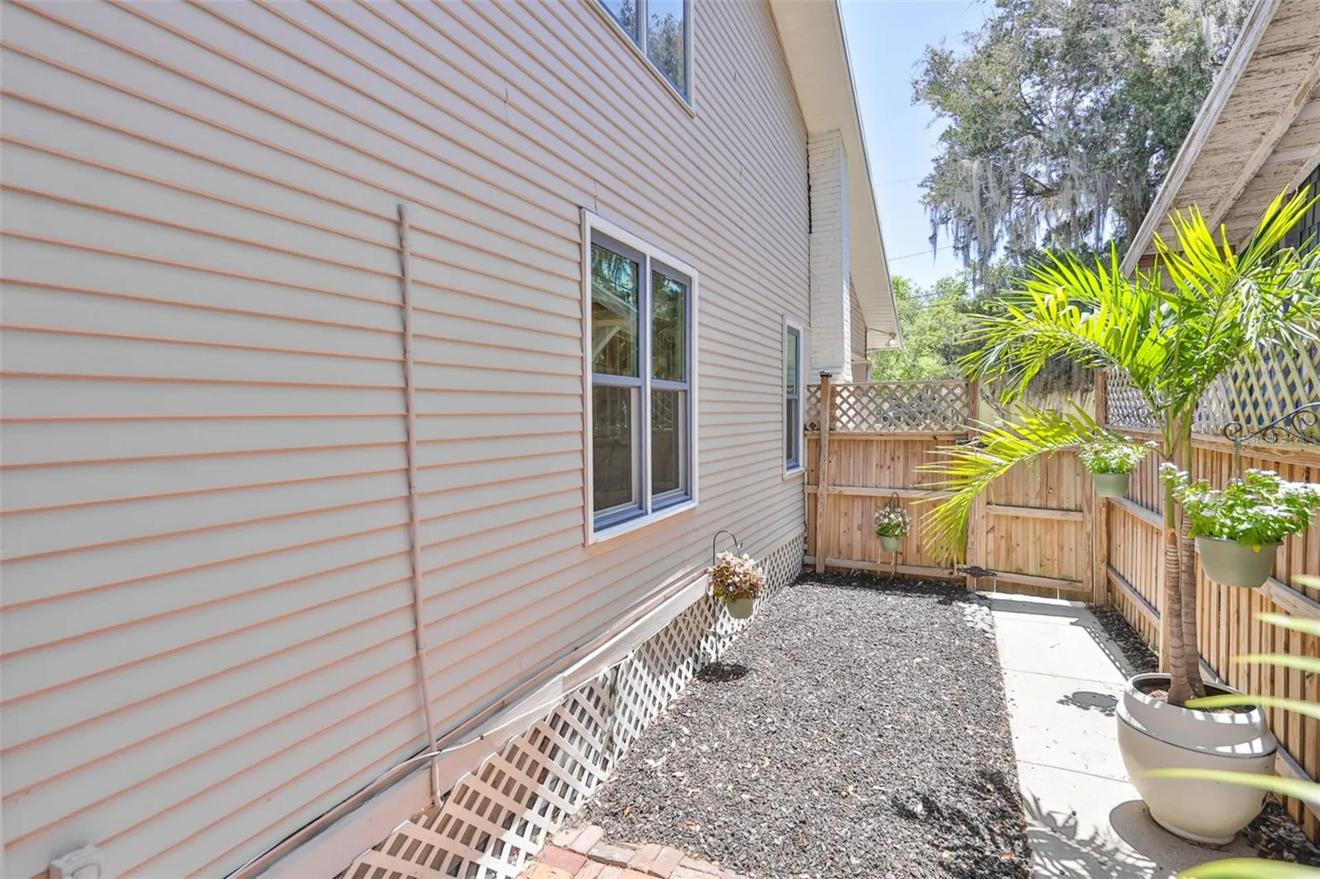 1615 W Watrous Avenue Tampa FL 33606