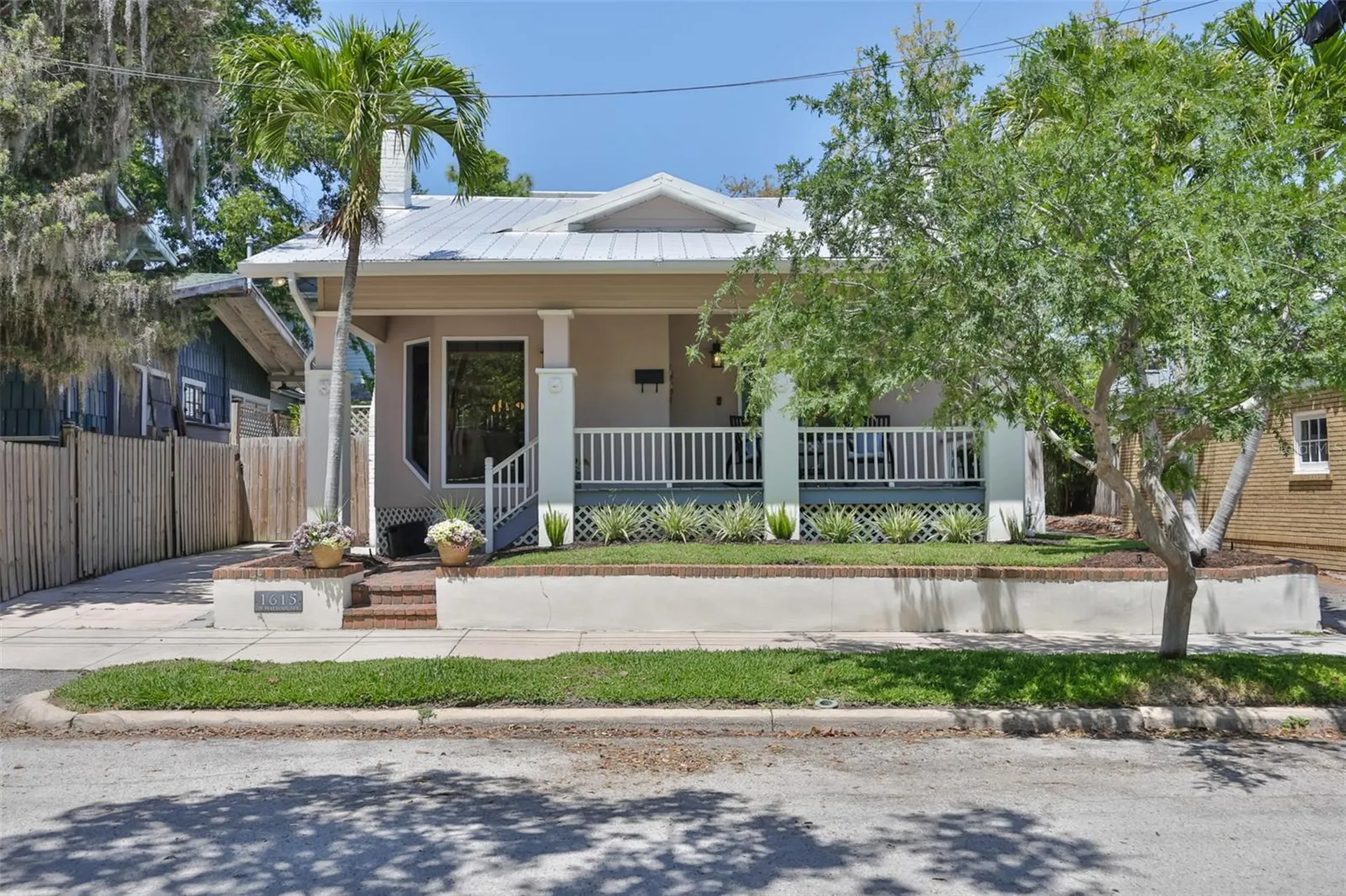 1615 W Watrous Avenue Tampa FL 33606