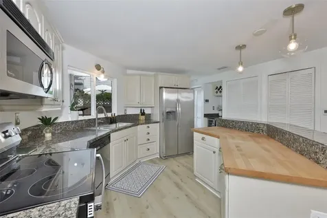 1615 W Watrous Avenue Tampa FL 33606