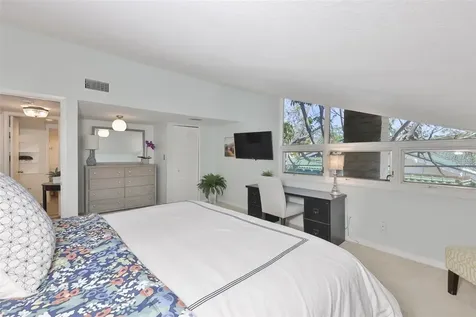 1615 W Watrous Avenue Tampa FL 33606