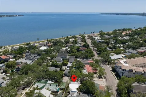 1615 W Watrous Avenue Tampa FL 33606