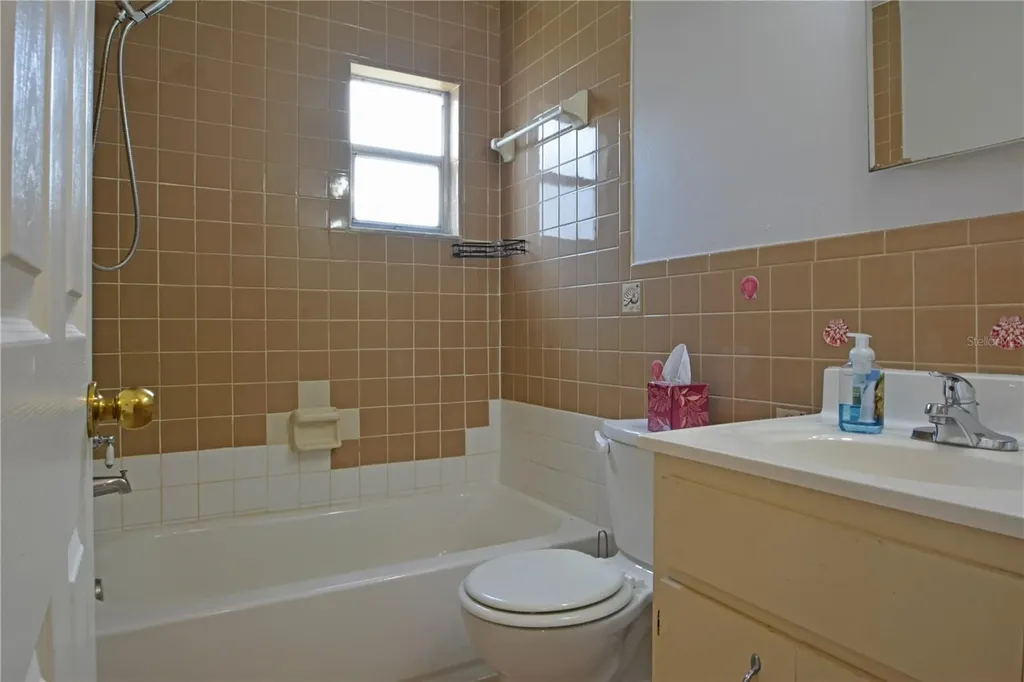620 Pent Street Tarpon Springs FL 34689