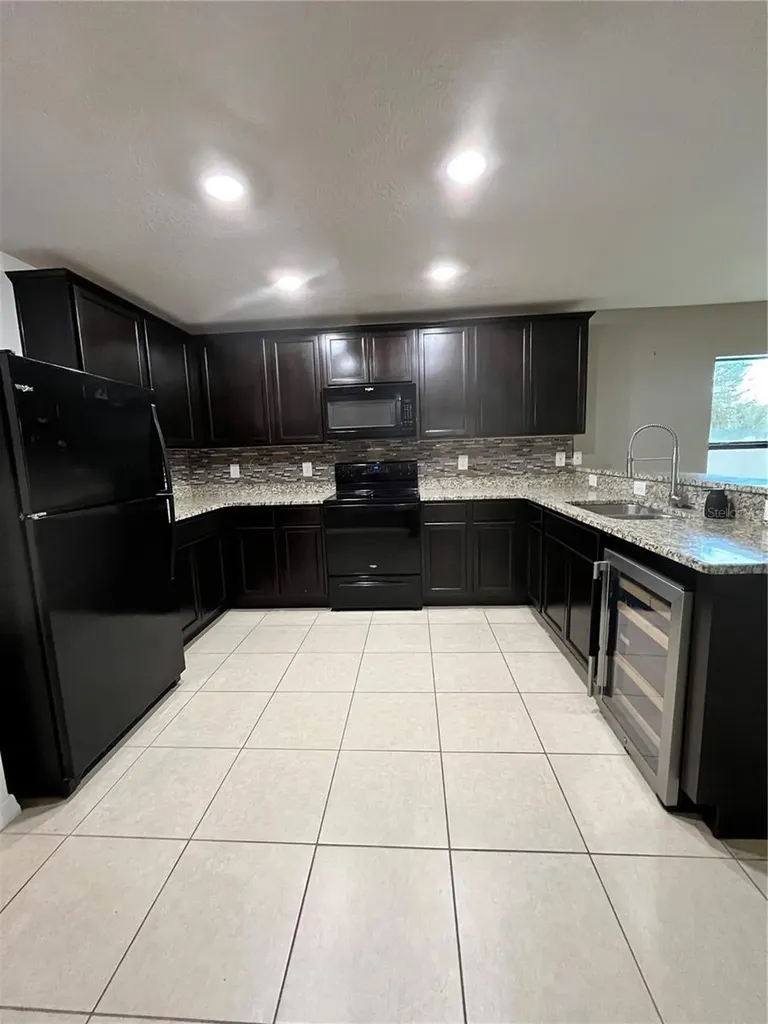 2121 Hibiscus Place Kissimmee FL 34759