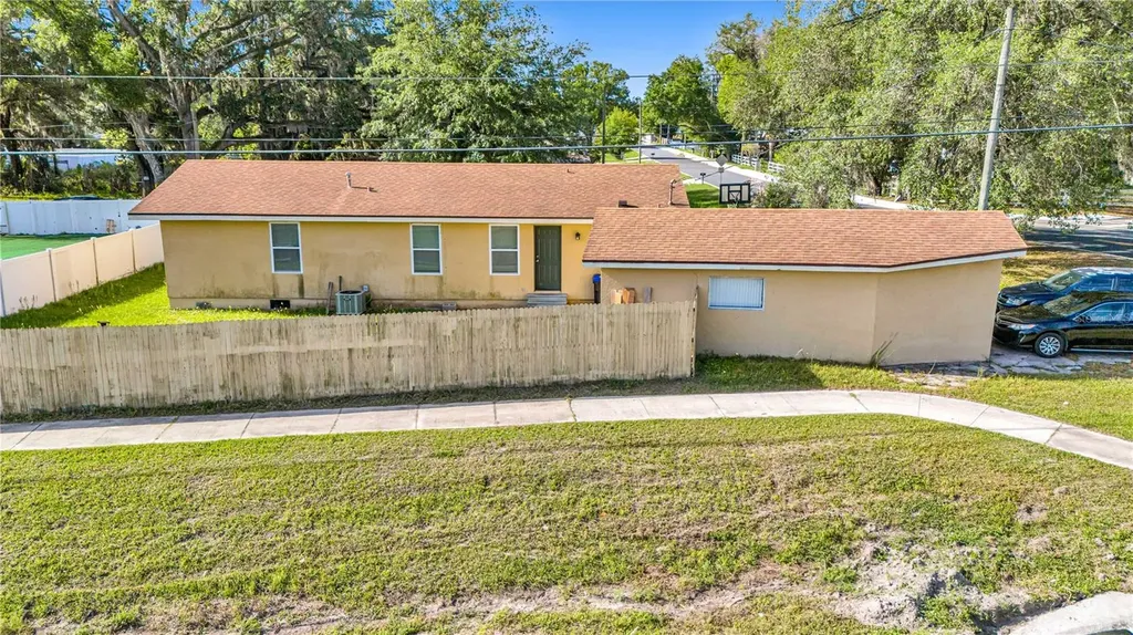 4325 Lake Avenue Kissimmee FL 34746