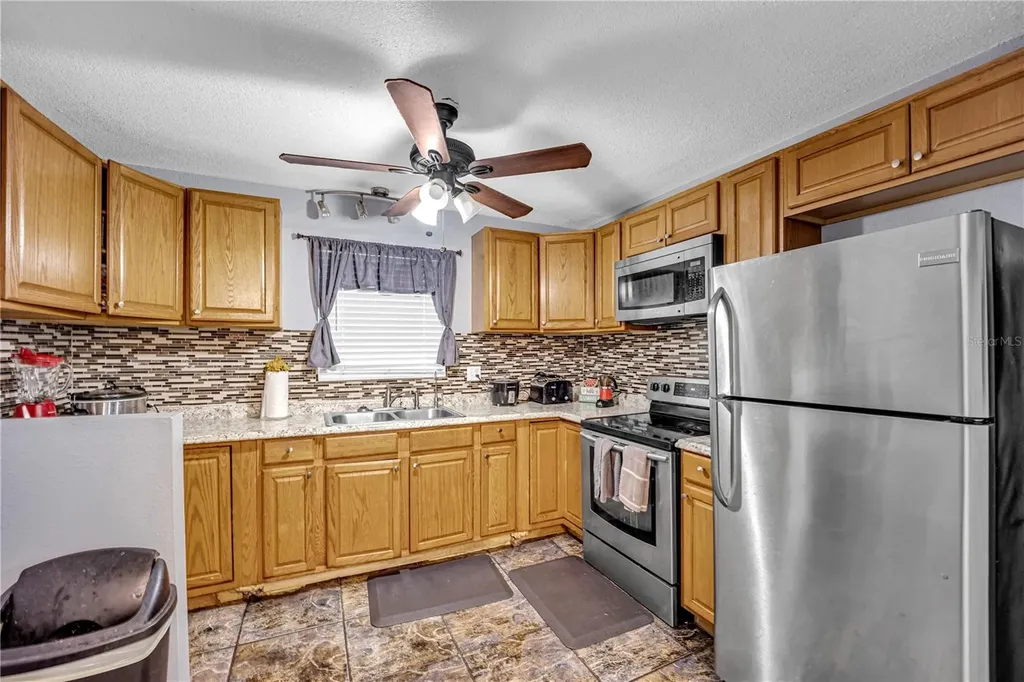 4325 Lake Avenue Kissimmee FL 34746
