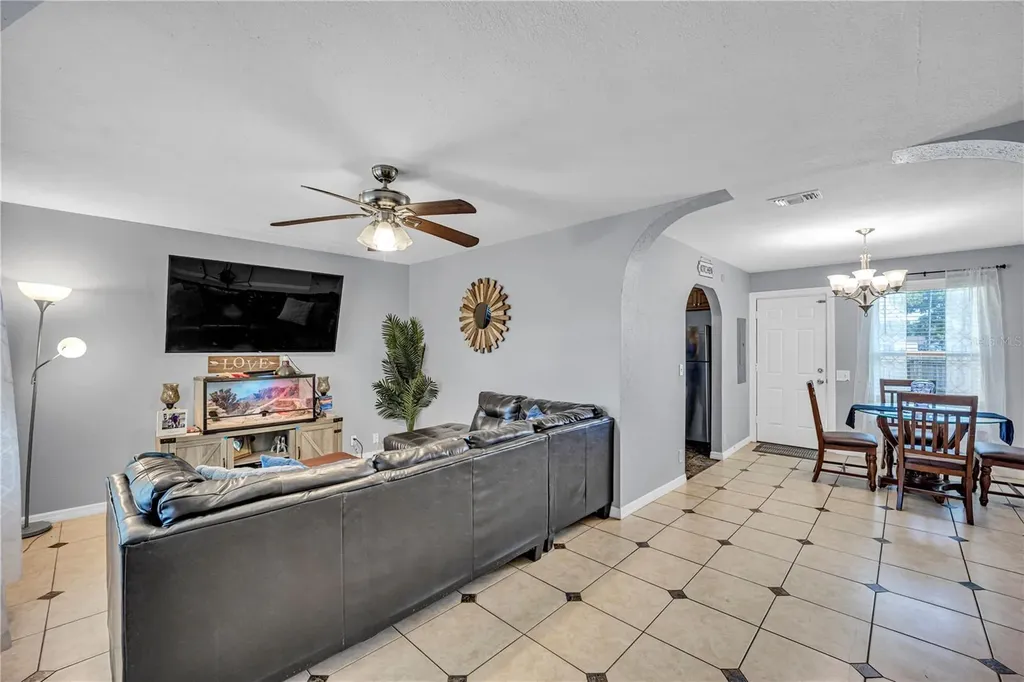 4325 Lake Avenue Kissimmee FL 34746