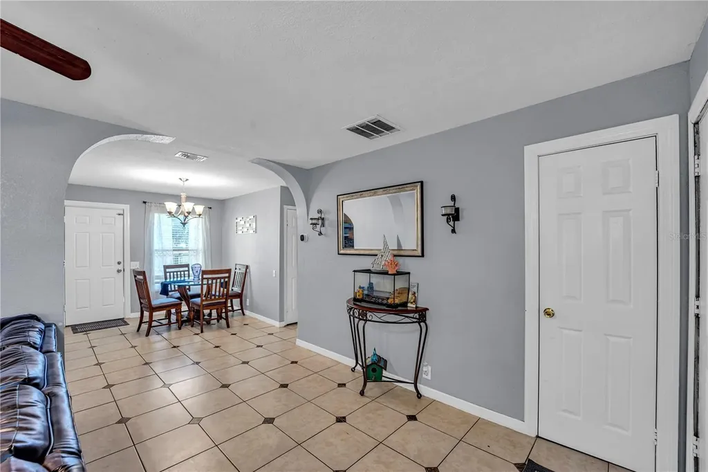 4325 Lake Avenue Kissimmee FL 34746